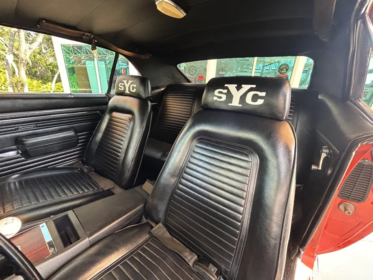 Vehicle photo 33