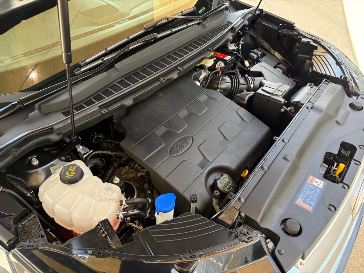 Vehicle photo 26
