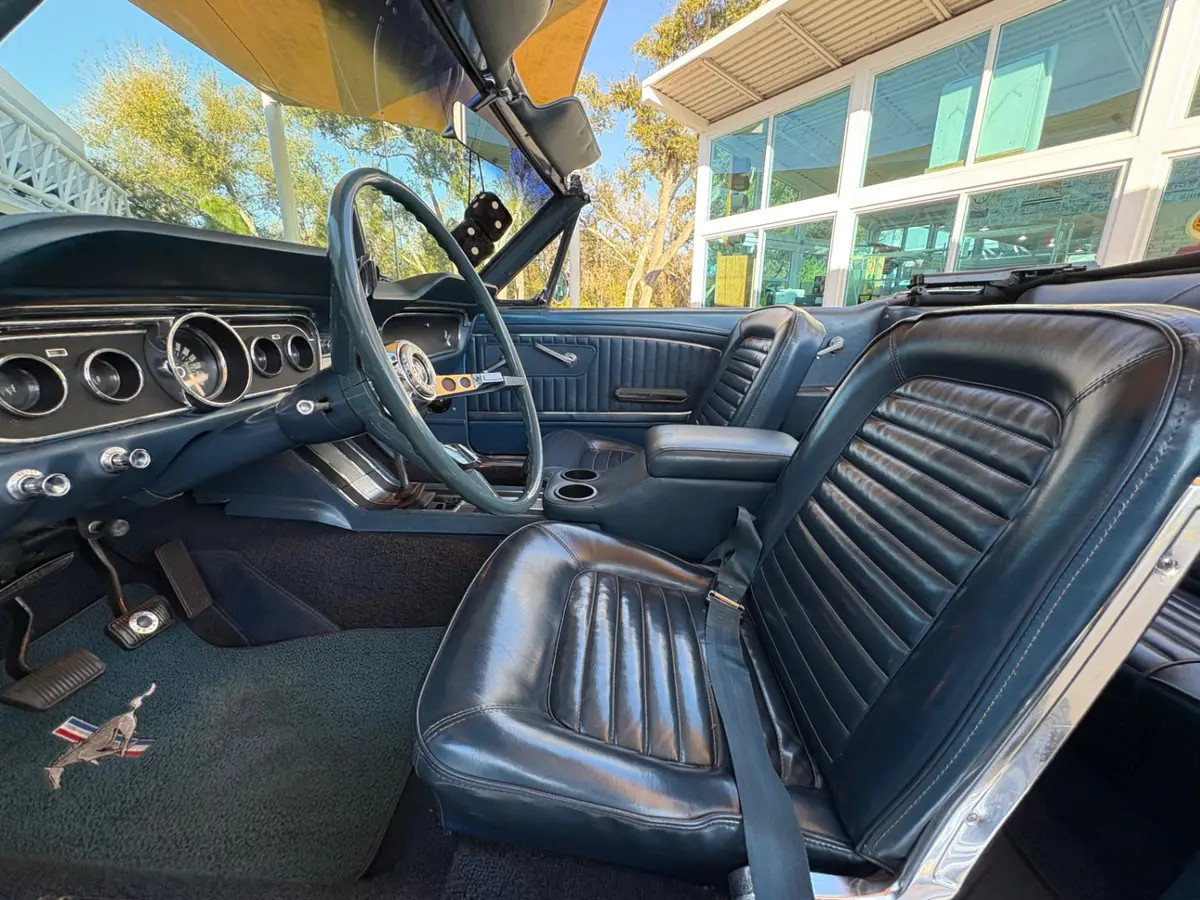 Vehicle photo 38