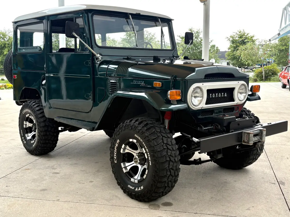 Vehicle photo 4