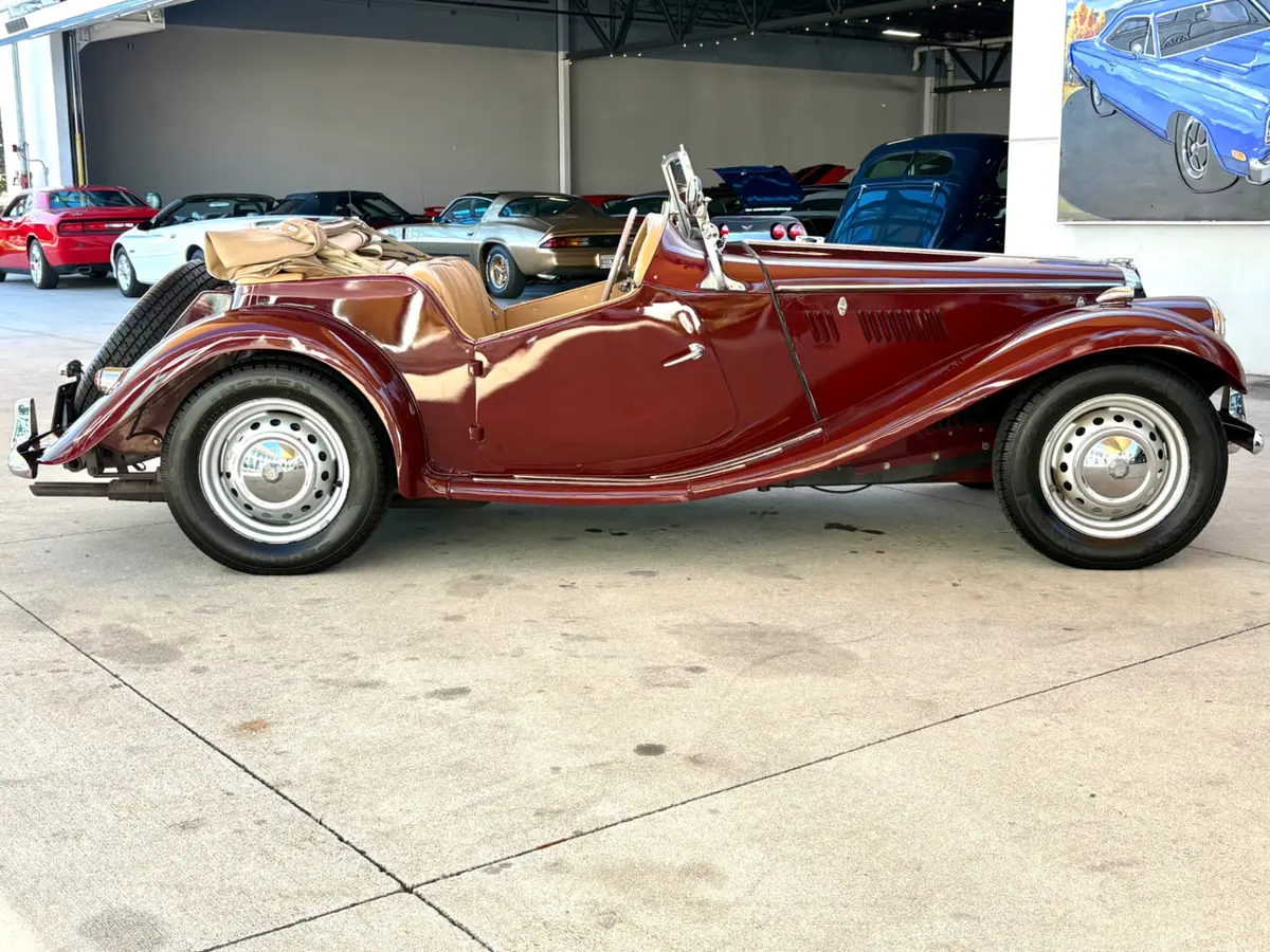 Vehicle photo 5