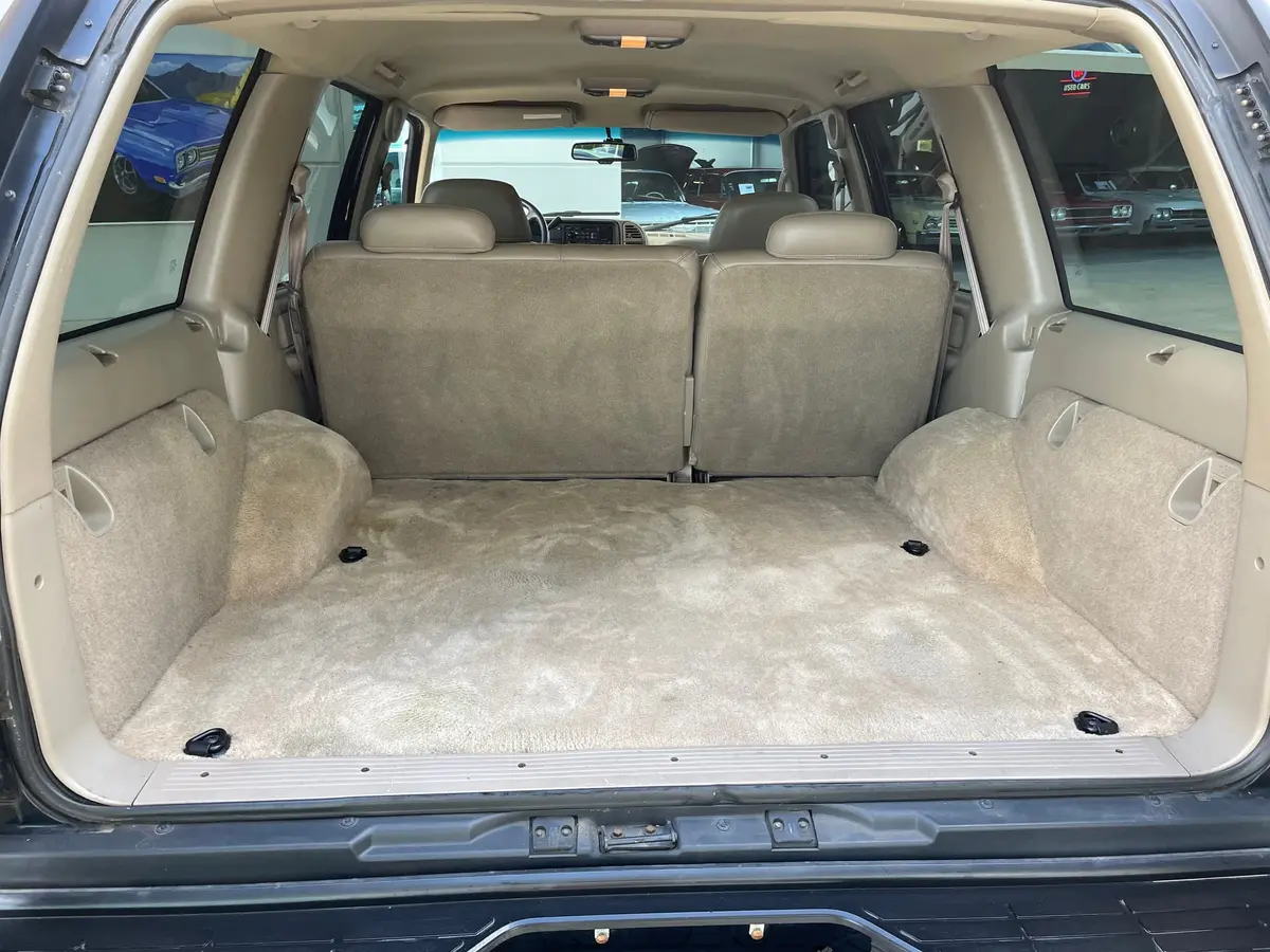 Vehicle photo 6