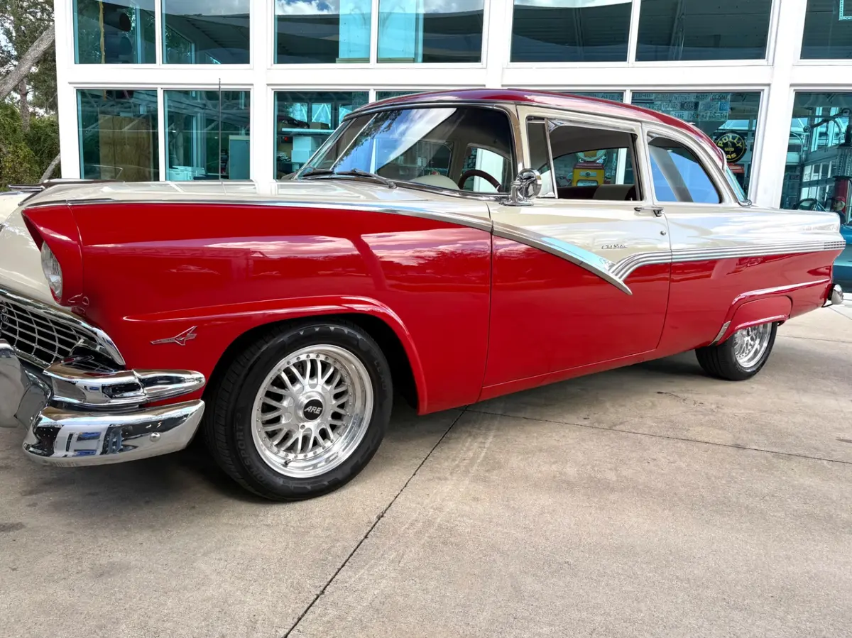 Vehicle photo 12