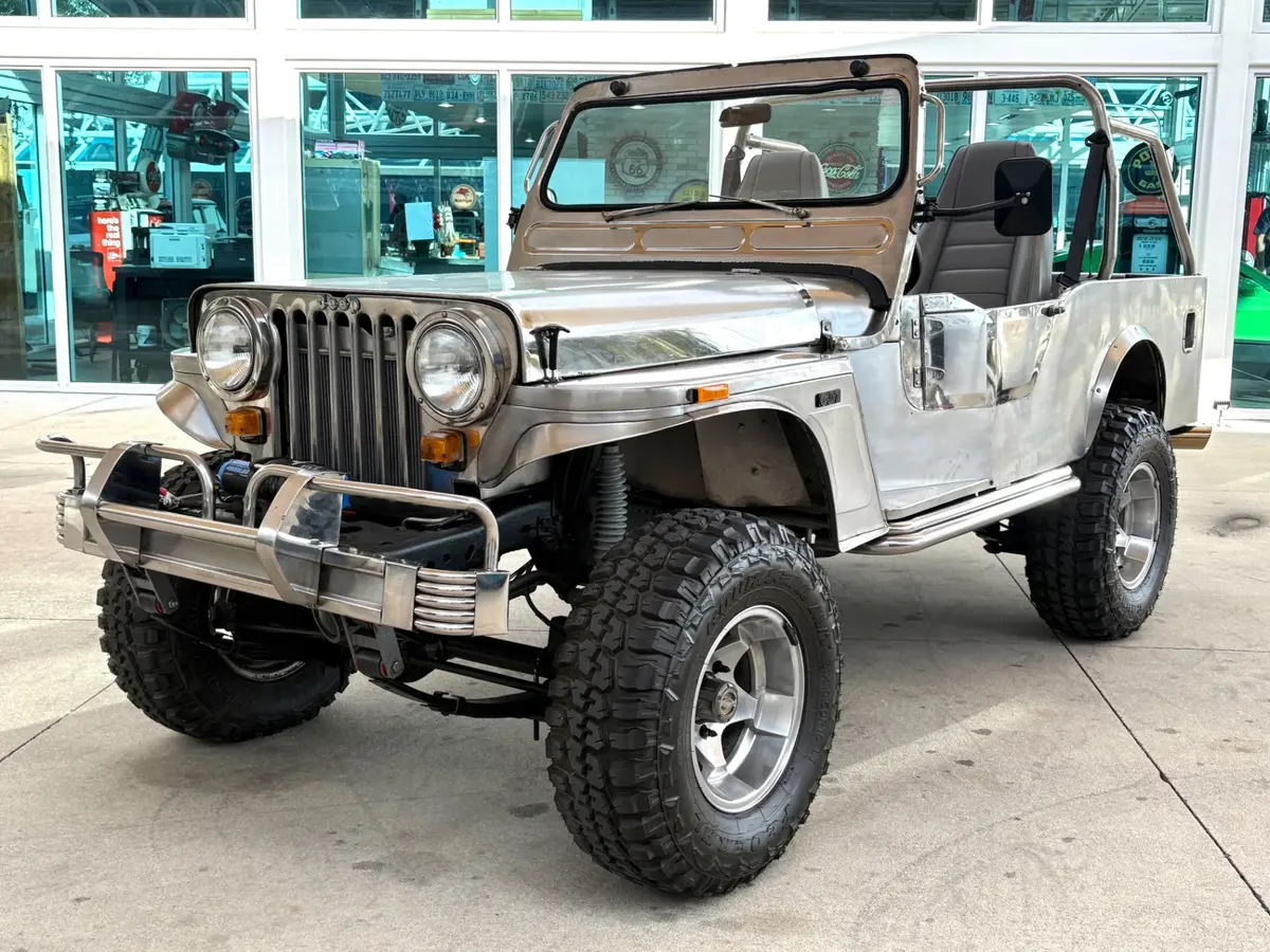 Vehicle photo 11