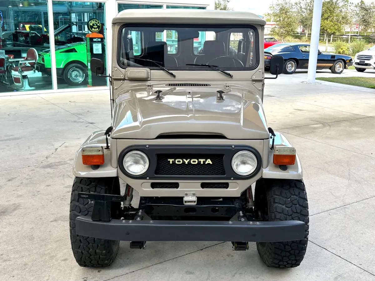Vehicle photo 3