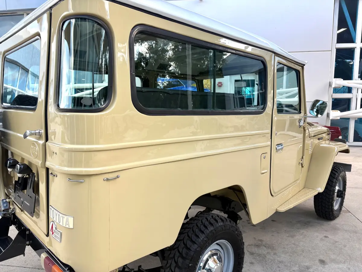 Vehicle photo 15