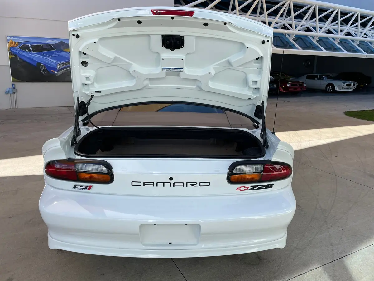 Vehicle photo 34
