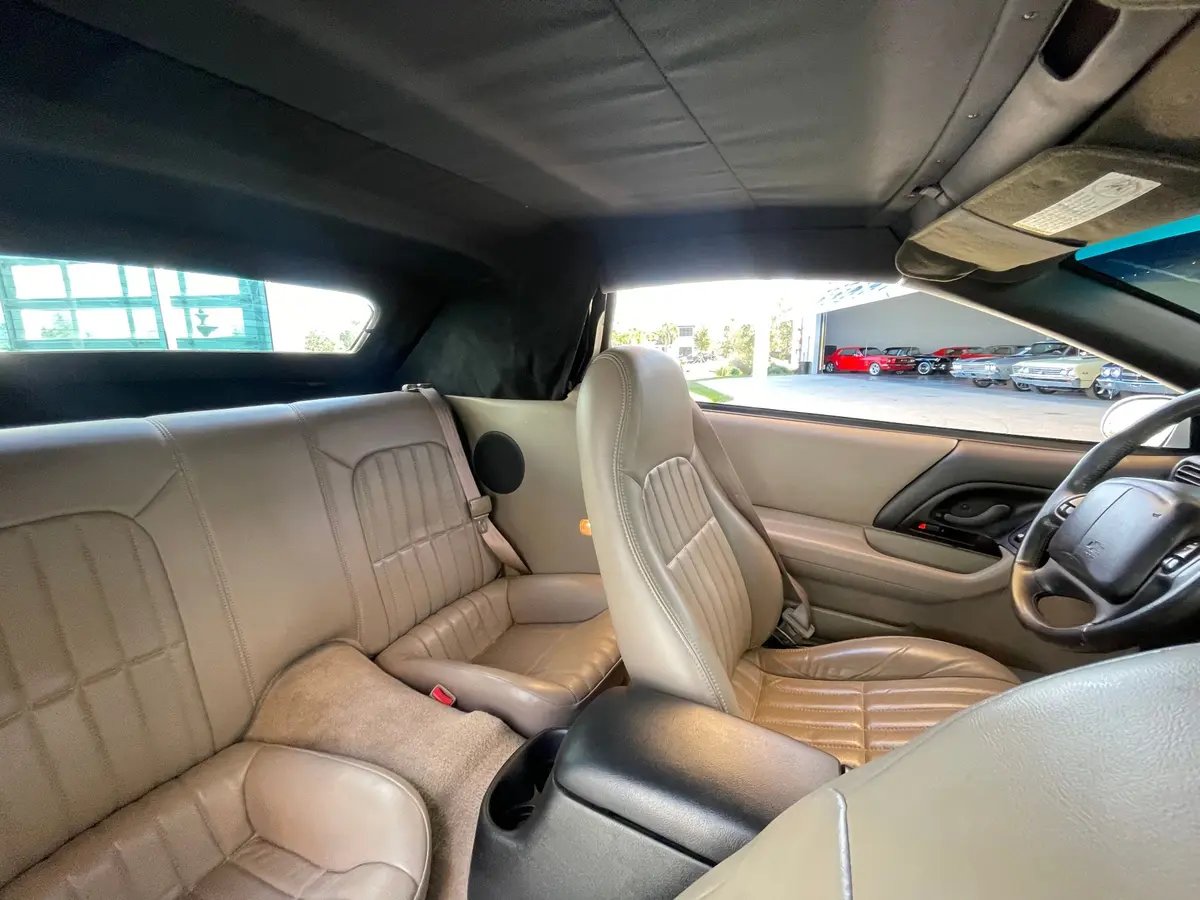 Vehicle photo 33