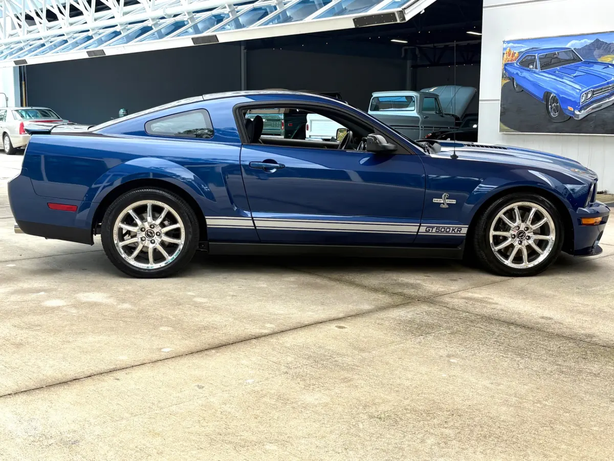 Vehicle photo 5