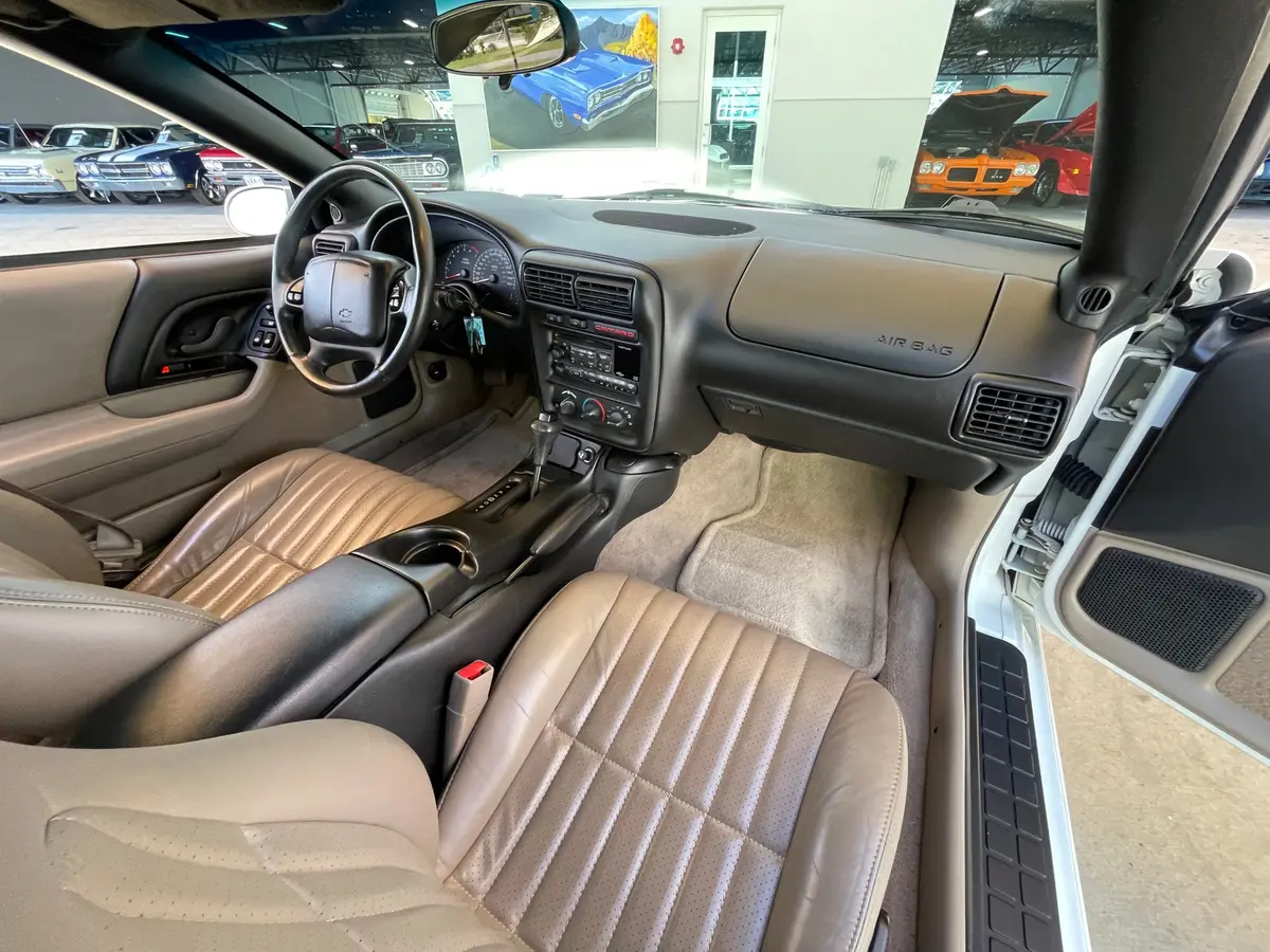 Vehicle photo 30