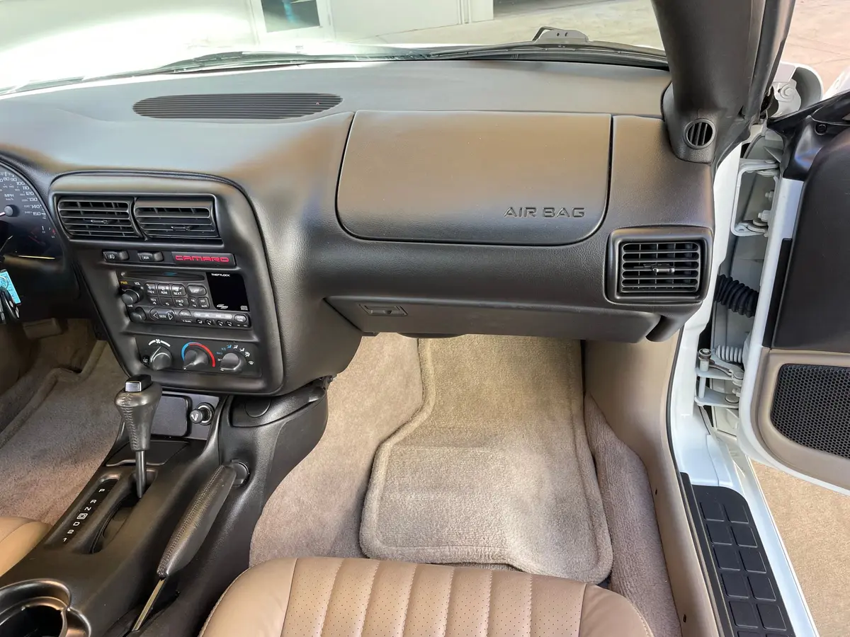 Vehicle photo 31