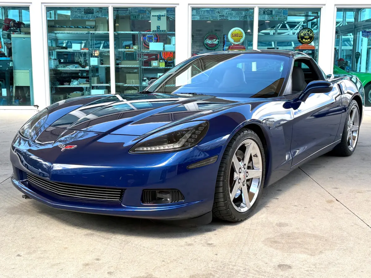 Vehicle photo 12