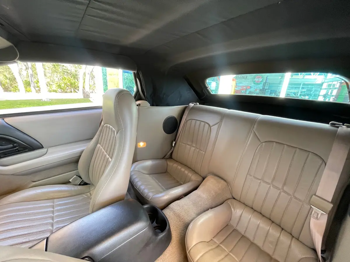 Vehicle photo 25