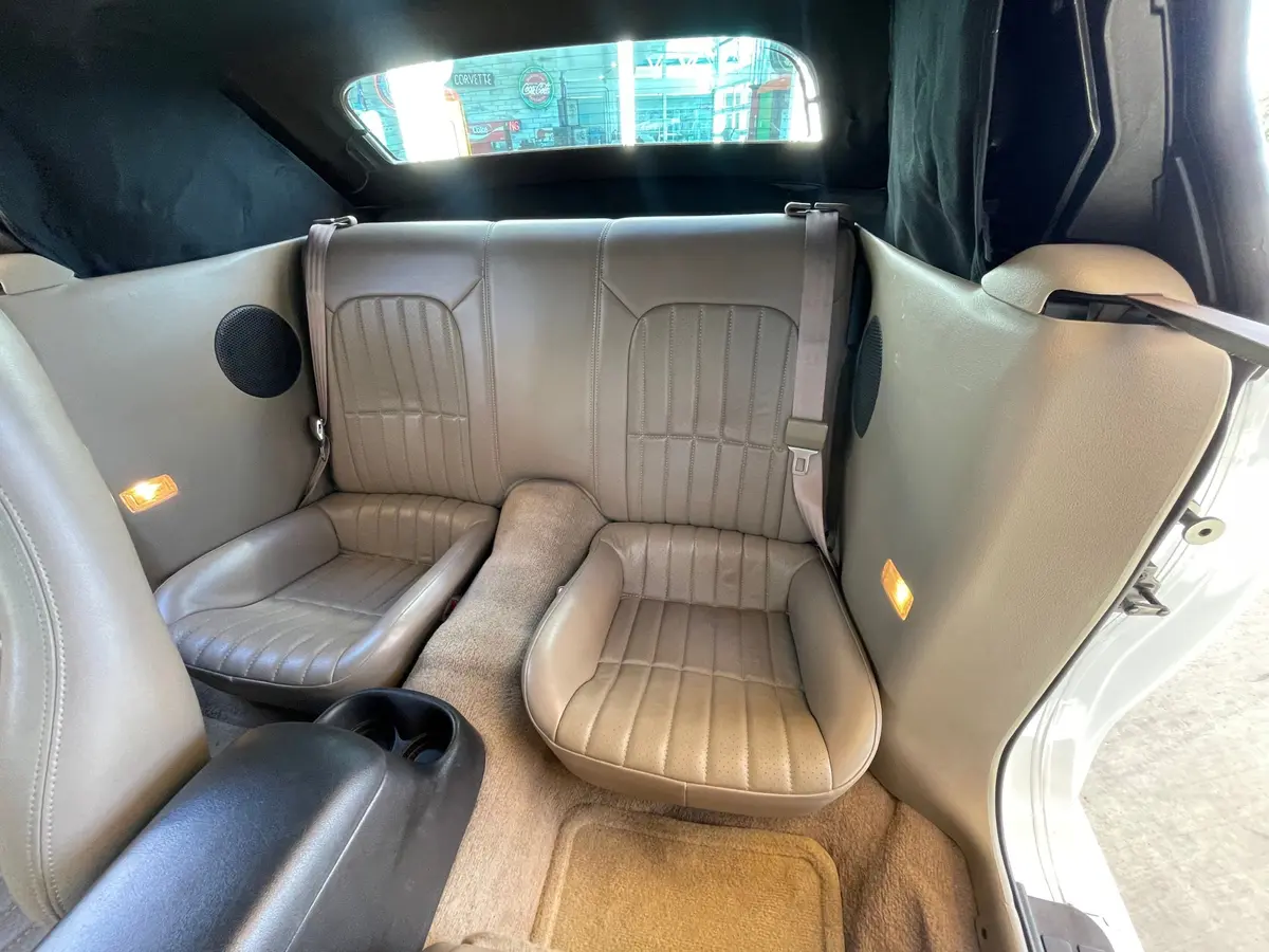 Vehicle photo 24