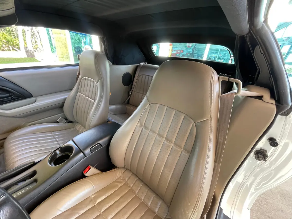 Vehicle photo 21