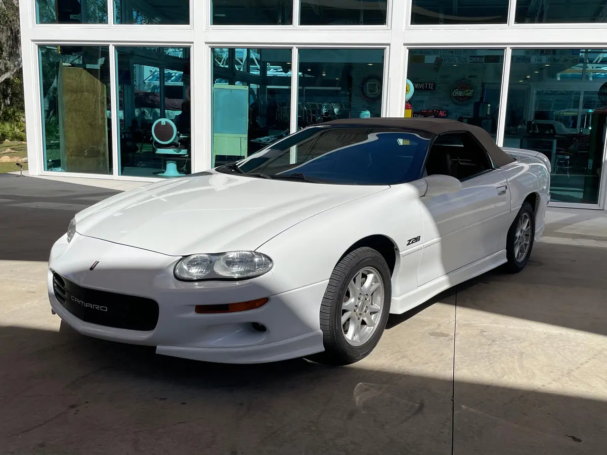 Vehicle photo 12