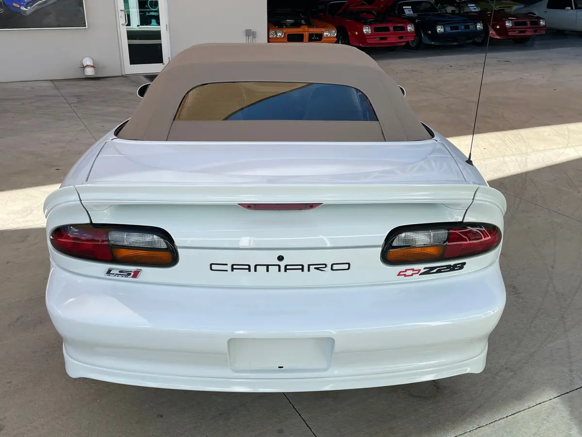 Vehicle photo 9
