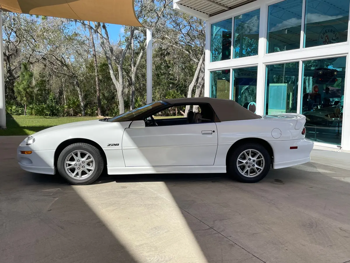 Vehicle photo 11