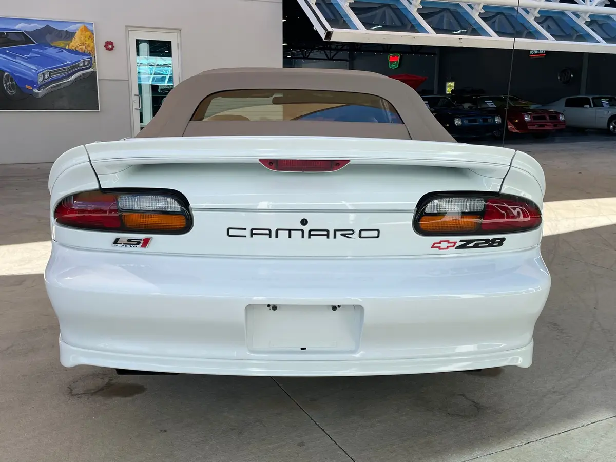 Vehicle photo 8