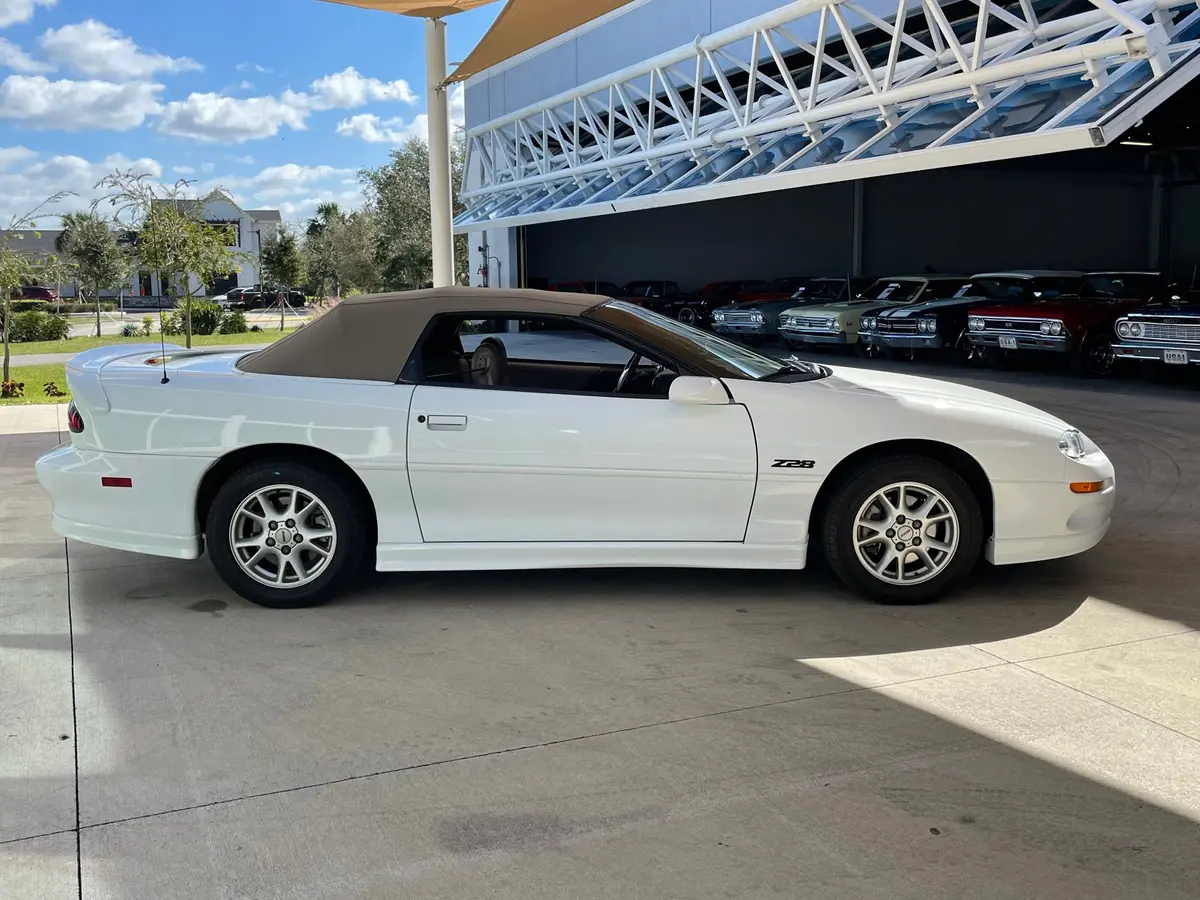 Vehicle photo 6