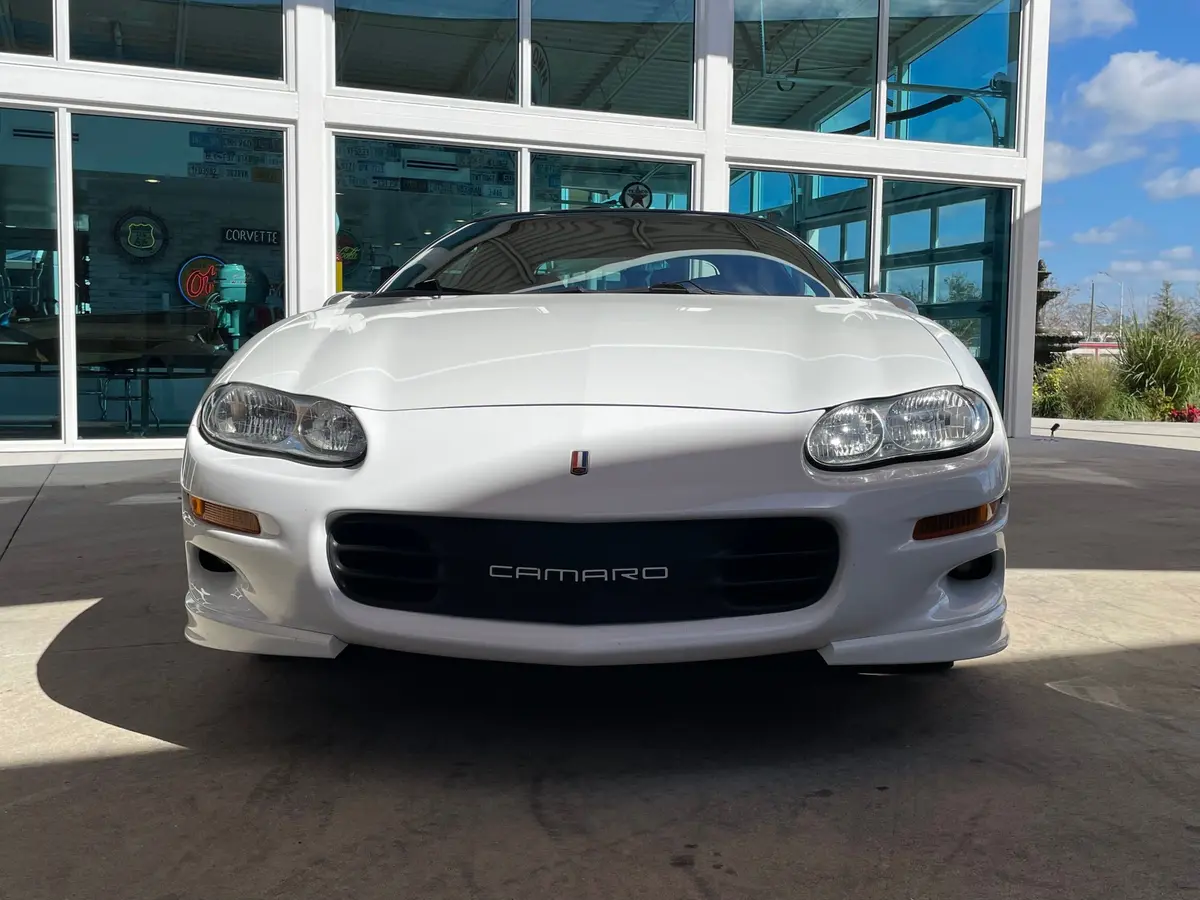 Vehicle photo 3