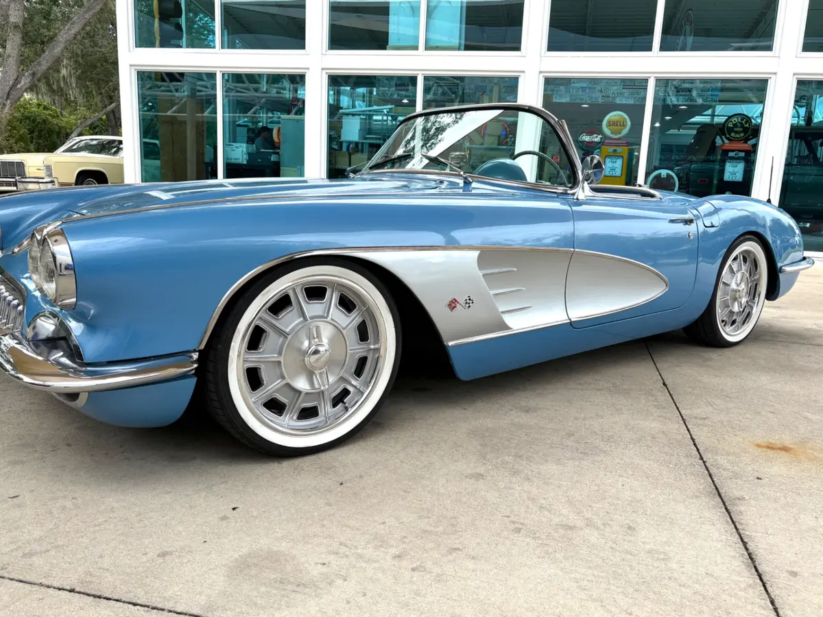 Vehicle photo 12