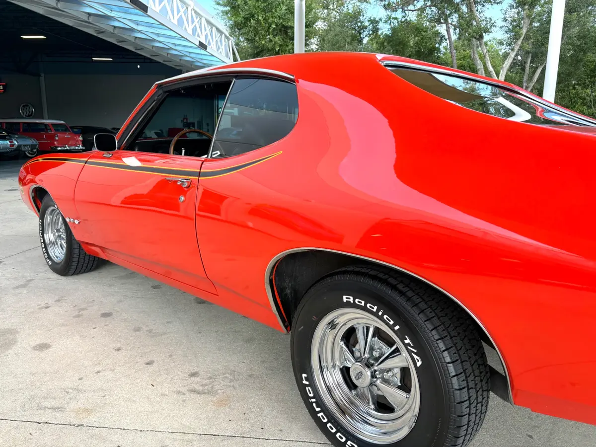 Vehicle photo 15