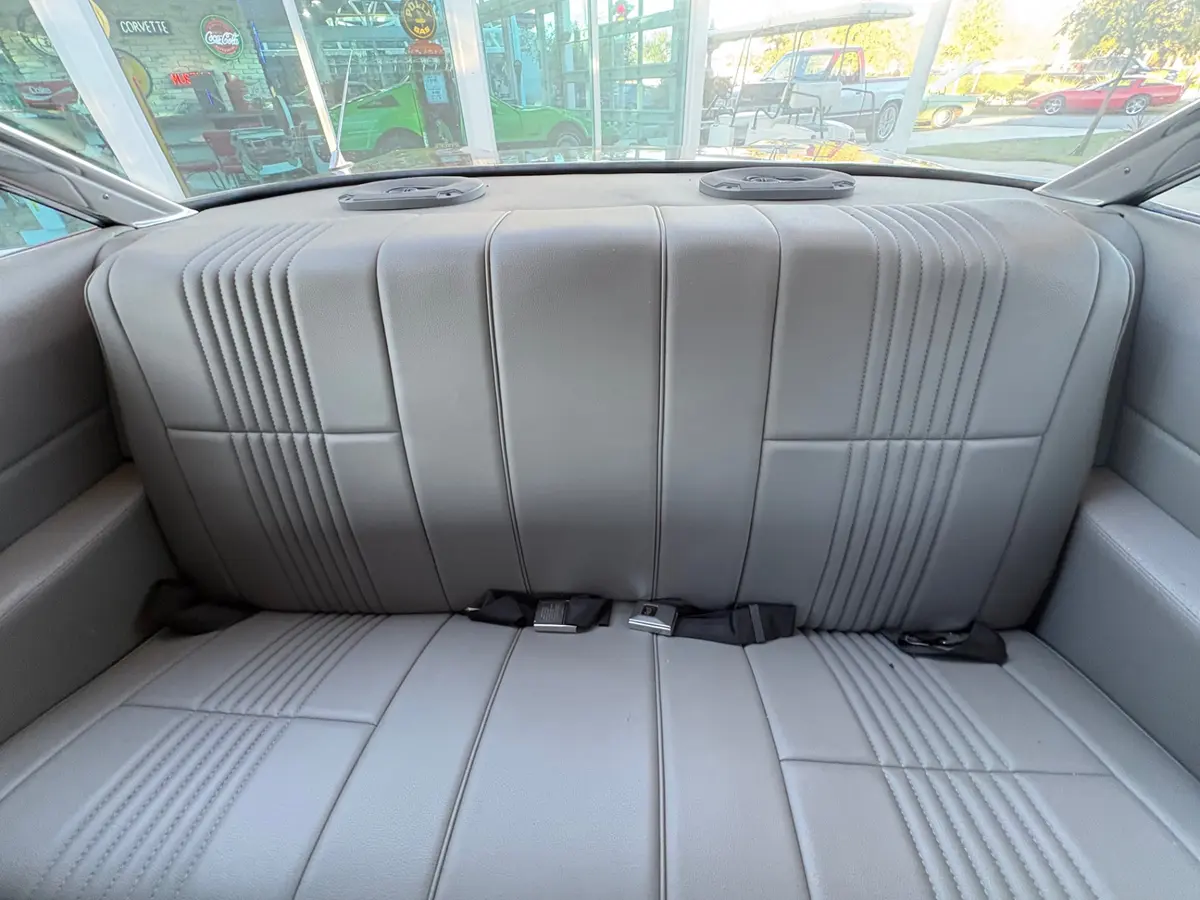 Vehicle photo 33