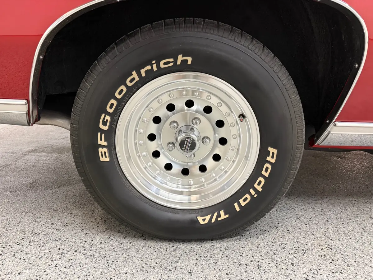 Vehicle photo 19