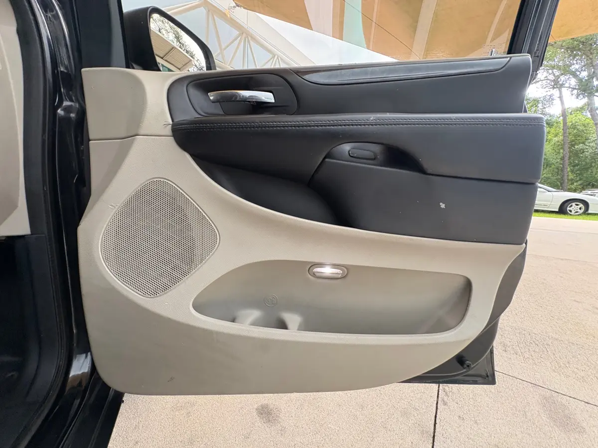 Vehicle photo 34