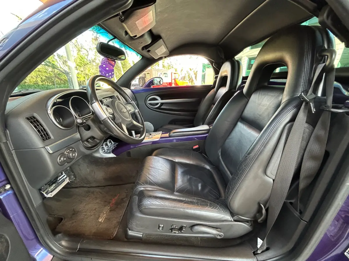 Vehicle photo 29