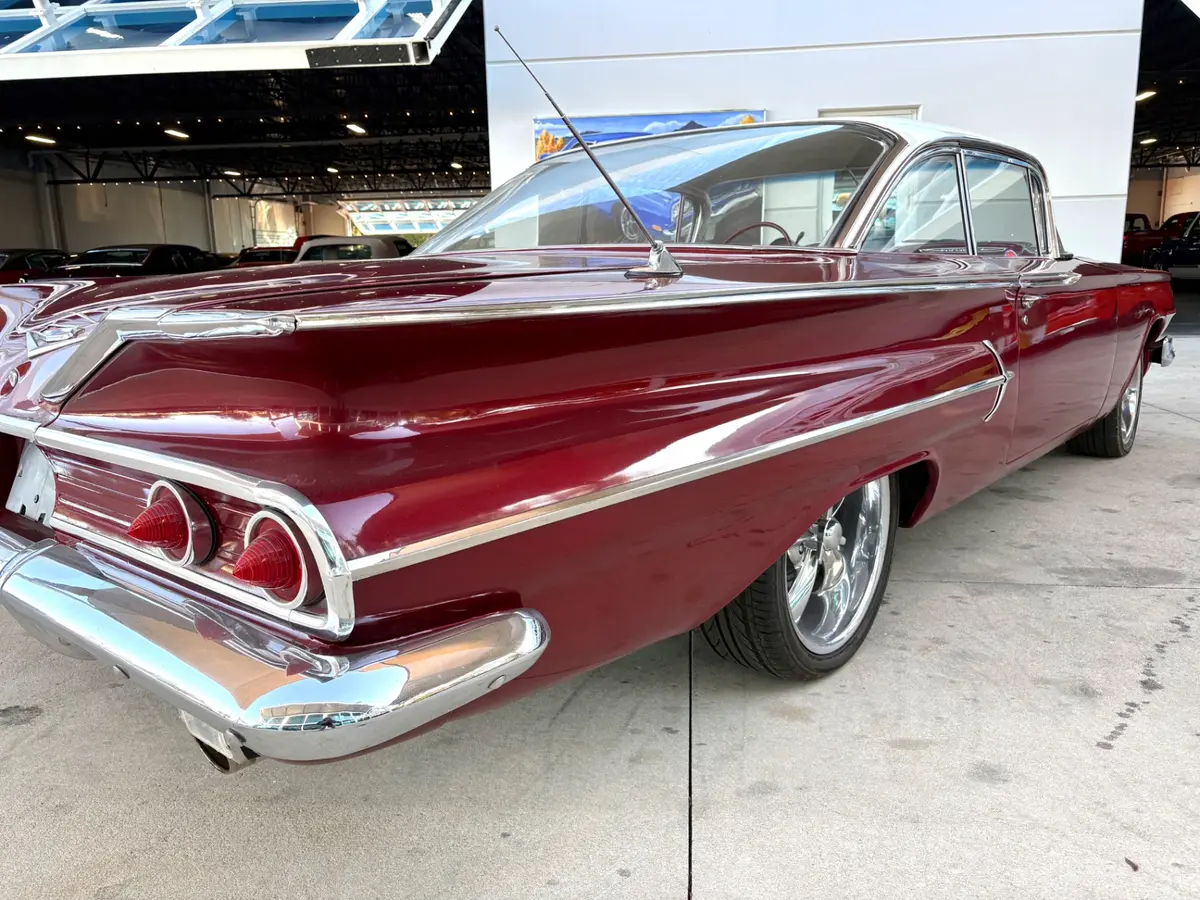 Vehicle photo 17