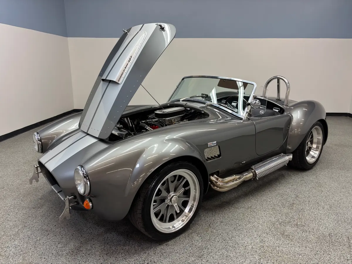 Vehicle photo 13