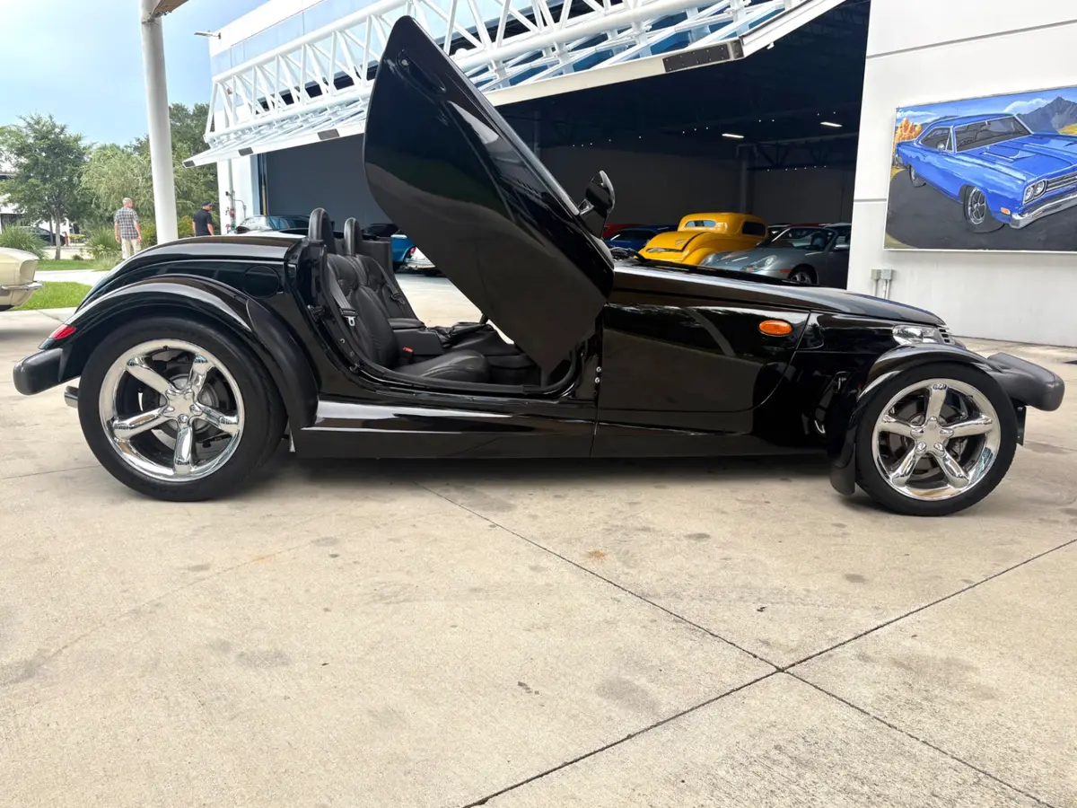 Vehicle photo 22