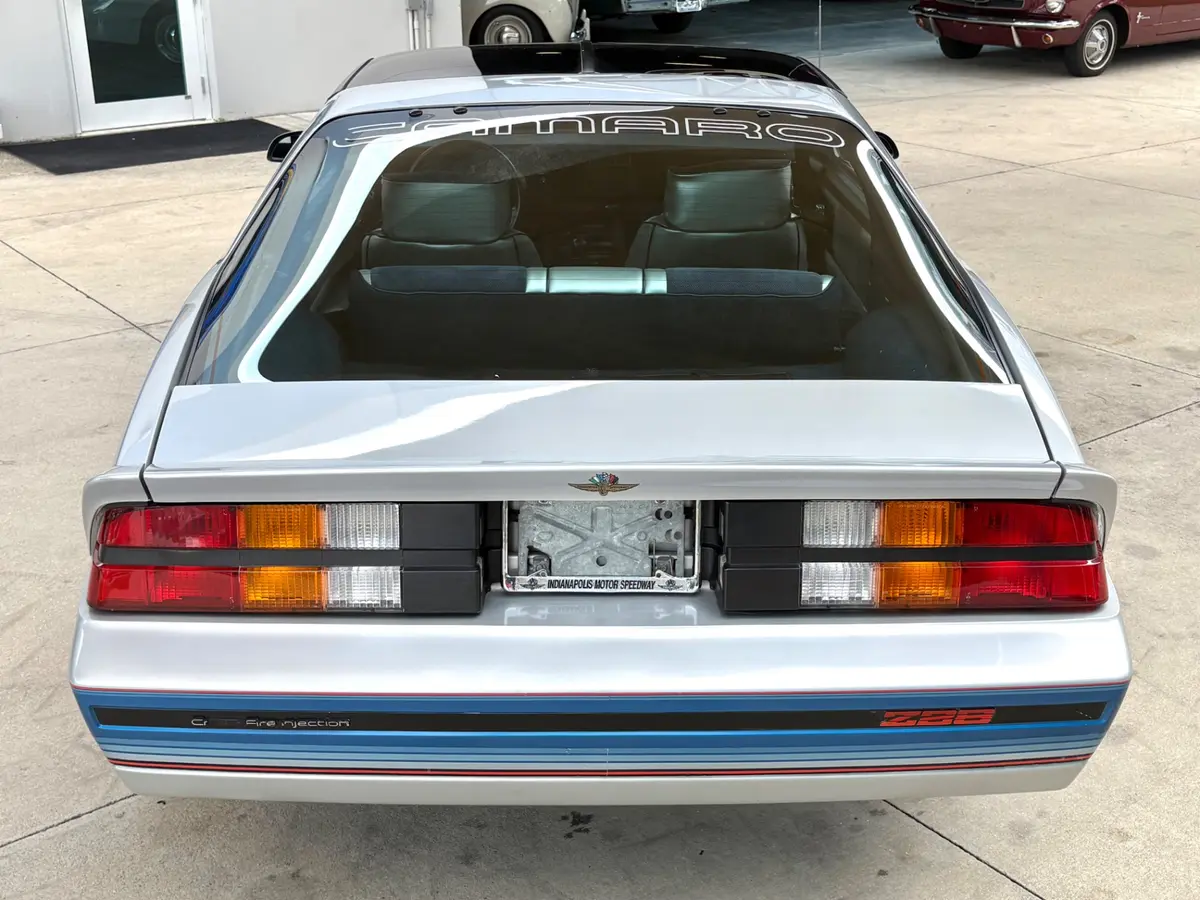 Vehicle photo 8