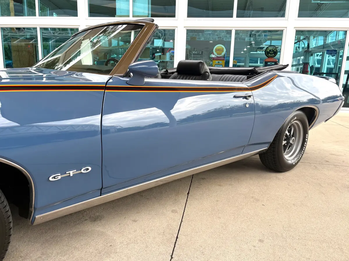 Vehicle photo 13