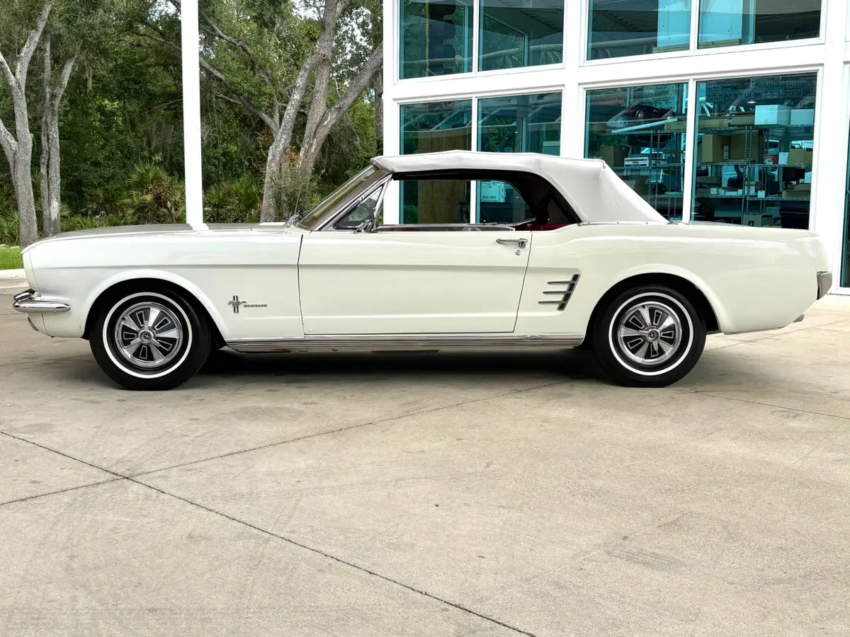 Vehicle photo 24
