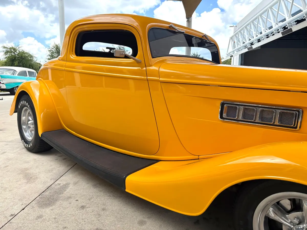 Vehicle photo 18