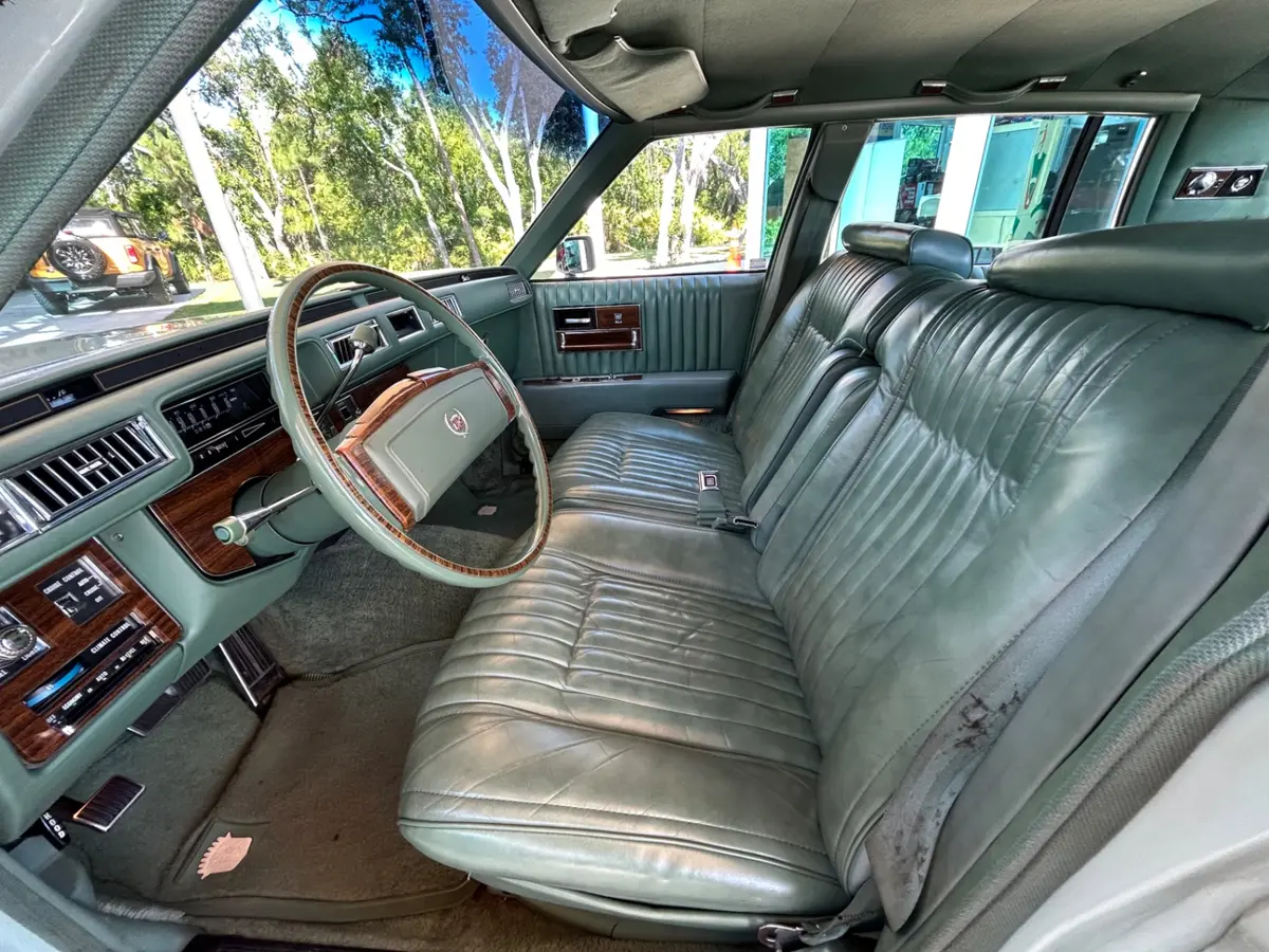 Vehicle photo 30