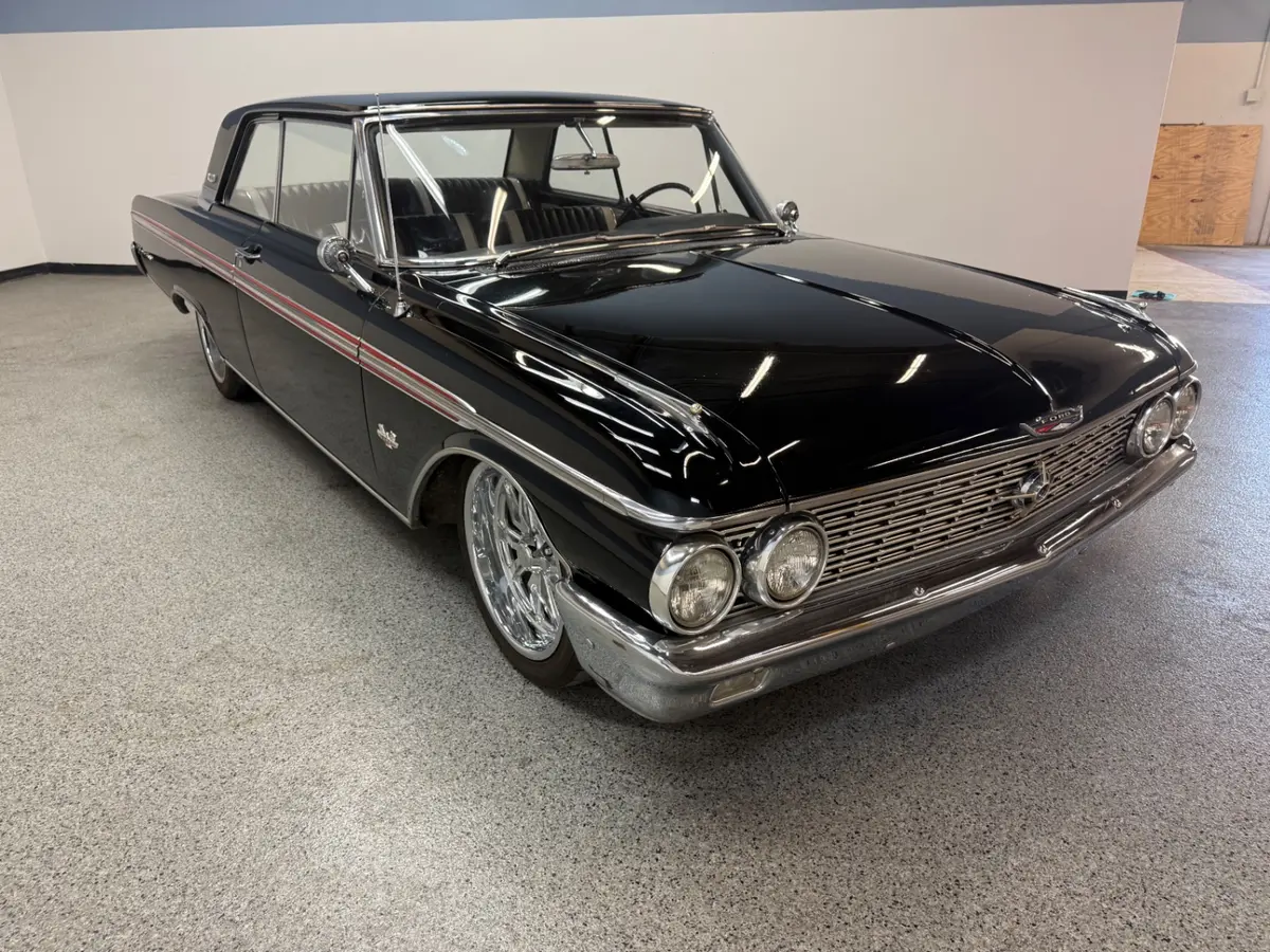 Vehicle photo 8