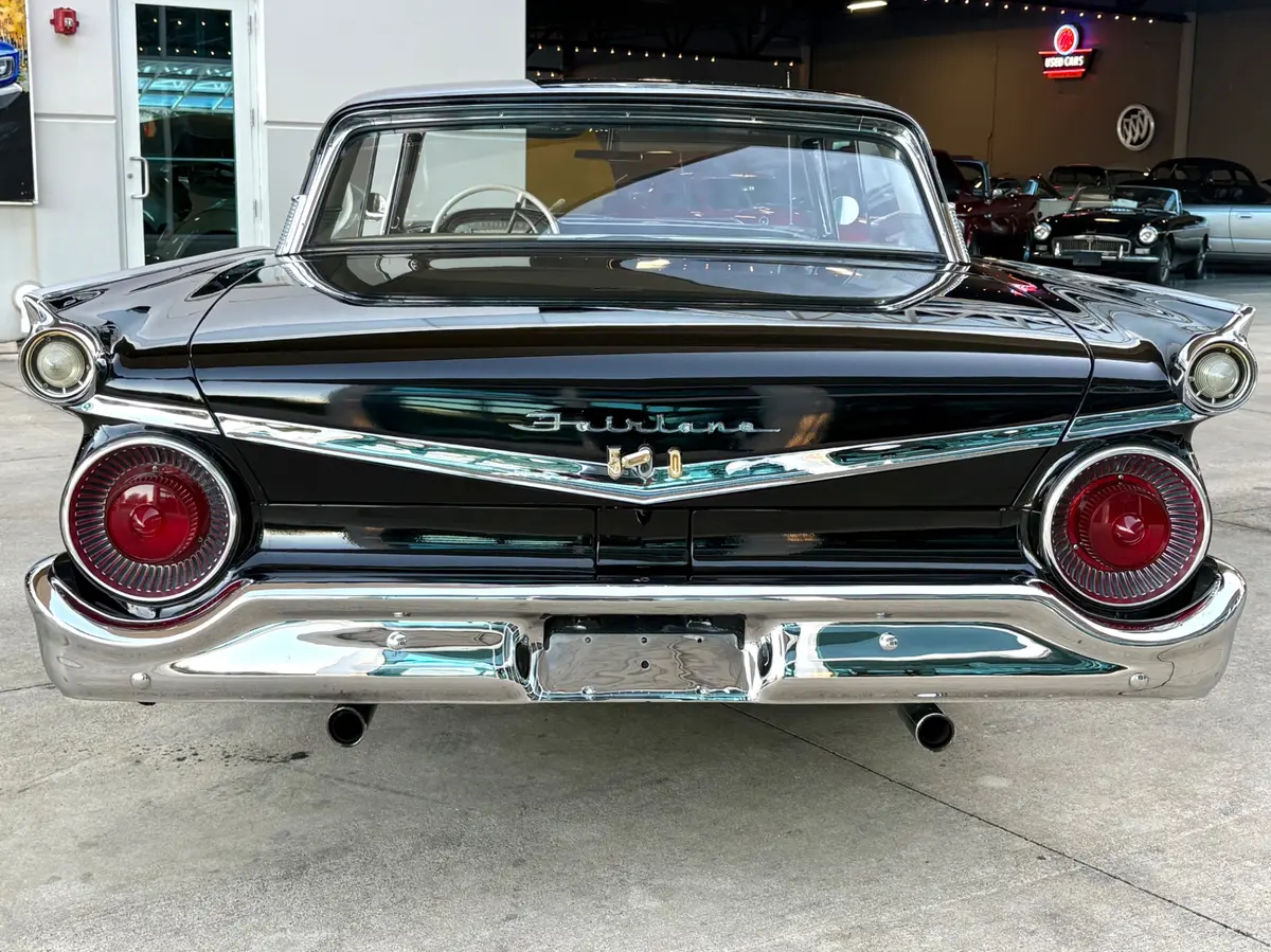 Vehicle photo 7