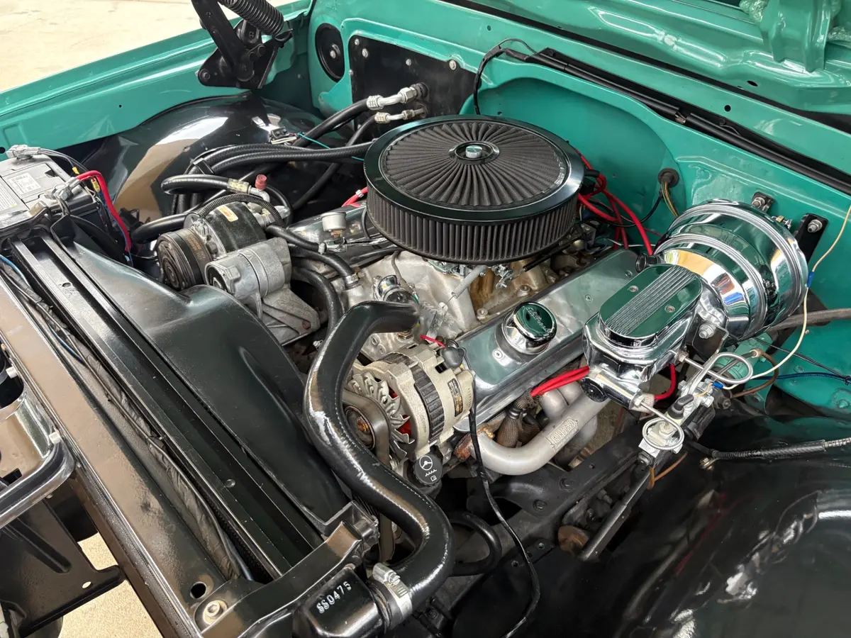 Vehicle photo 33