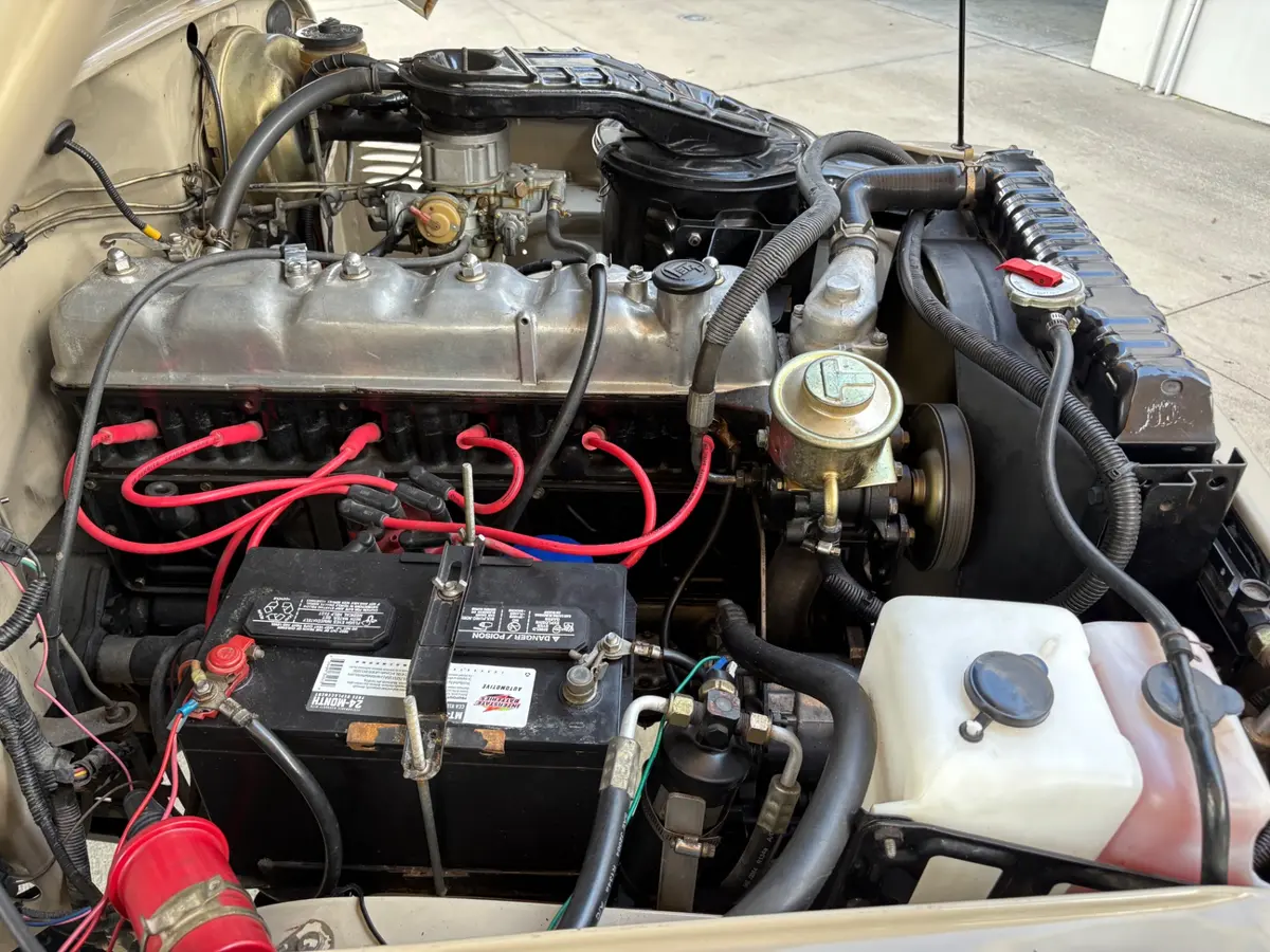 Vehicle photo 25