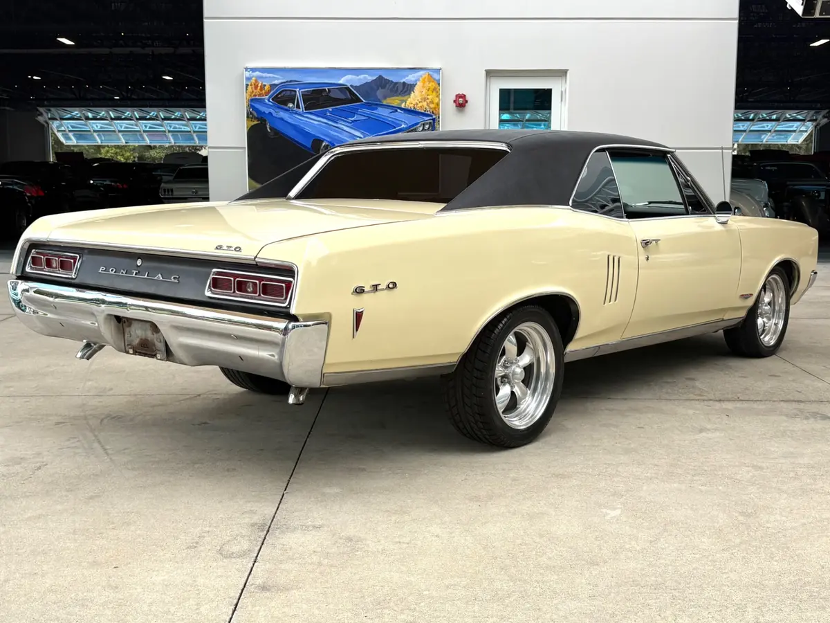 Vehicle photo 6