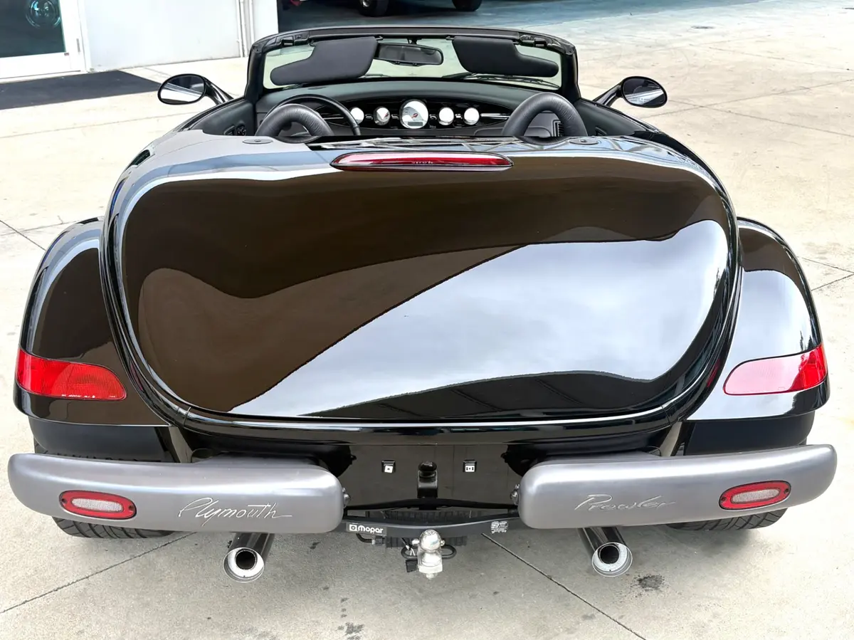 Vehicle photo 8