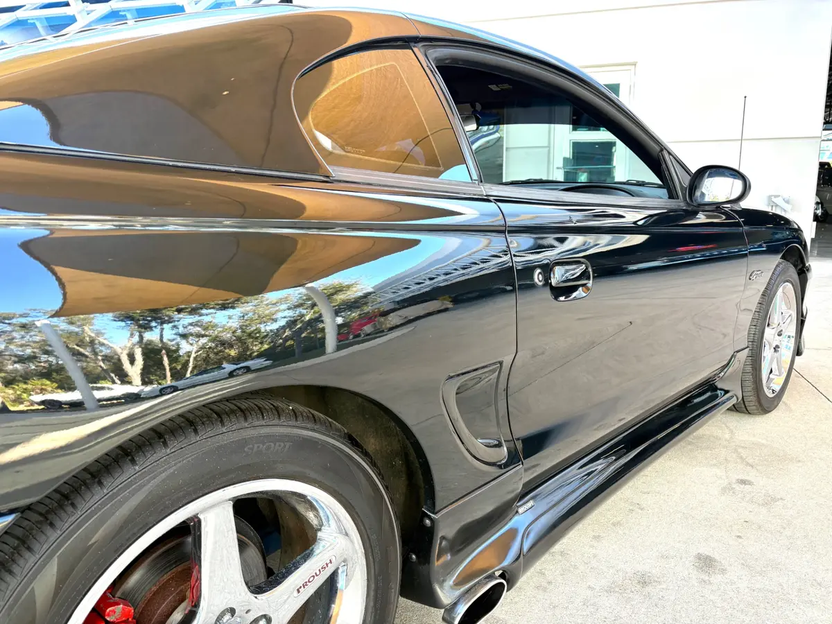 Vehicle photo 18