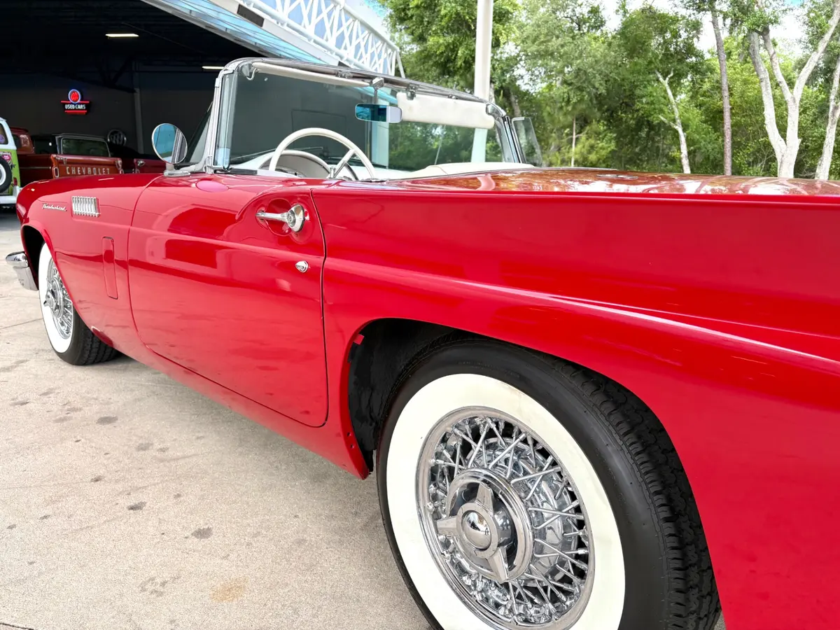 Vehicle photo 15