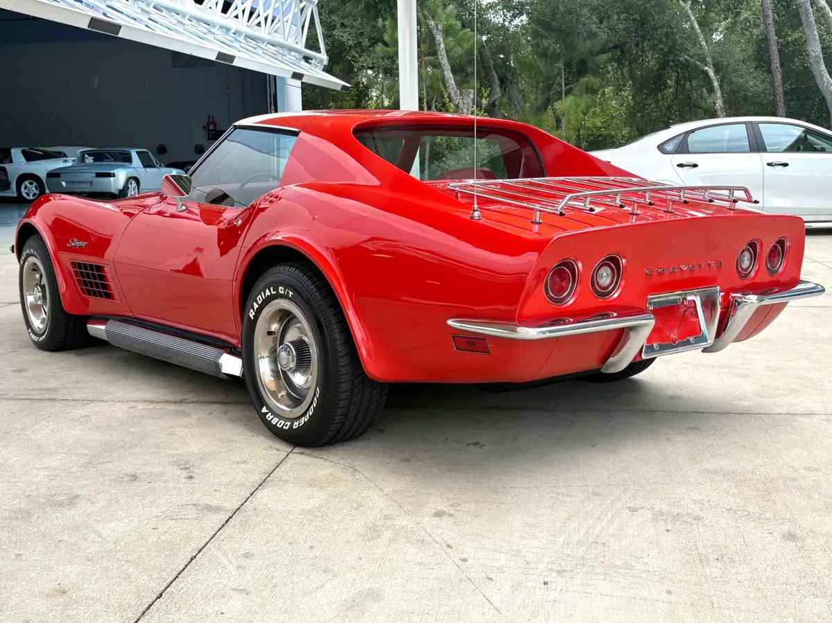 Vehicle photo 9