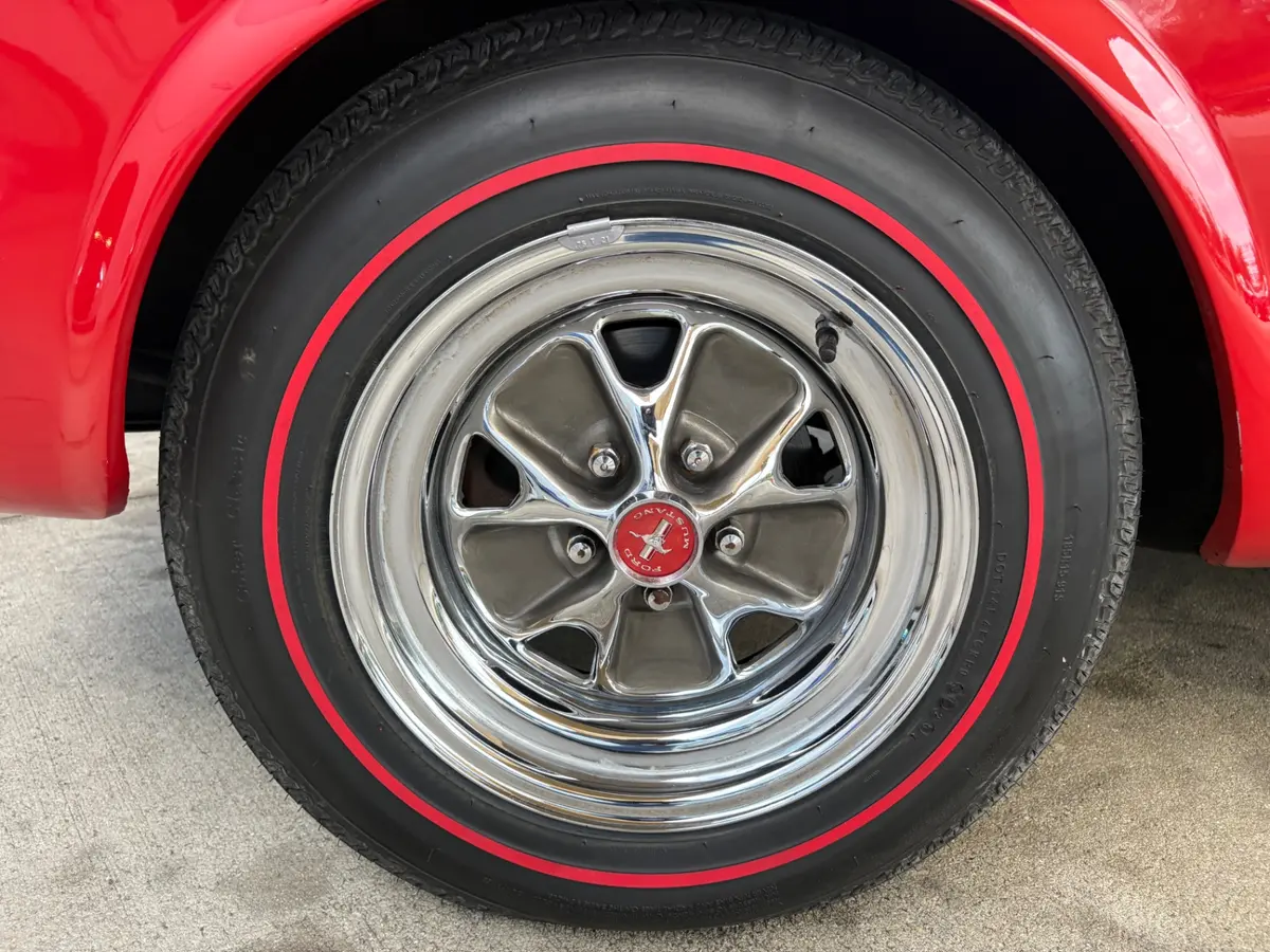 Vehicle photo 27