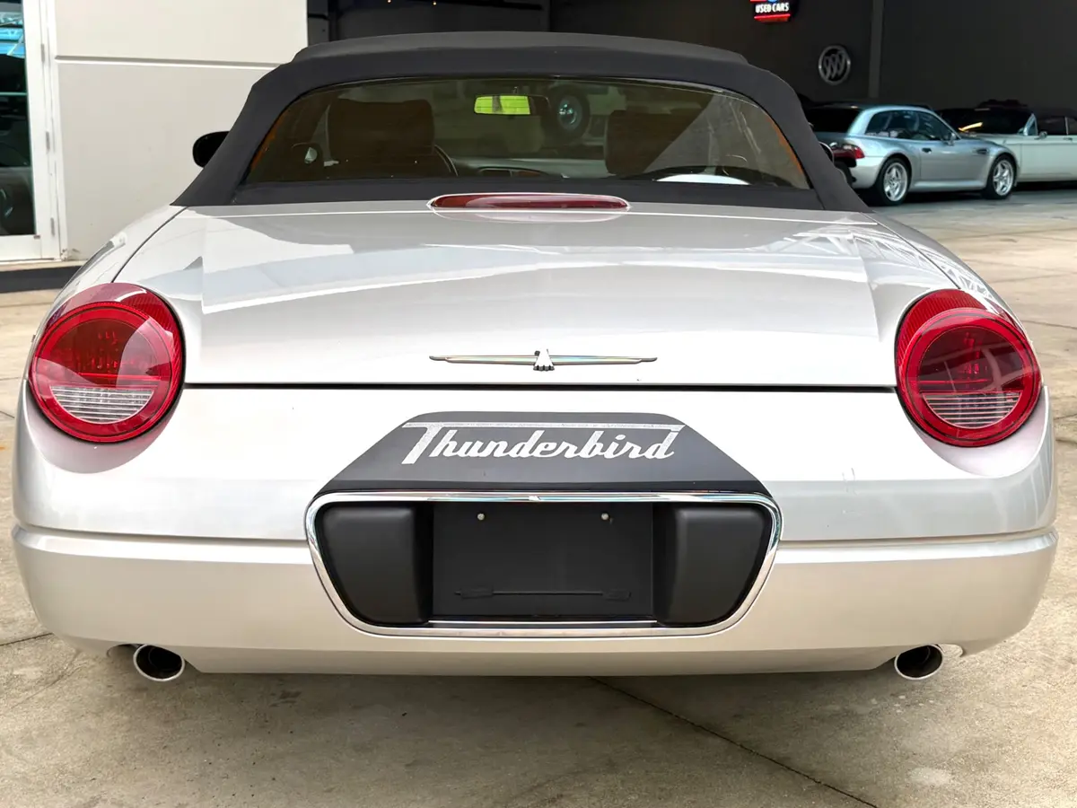 Vehicle photo 23